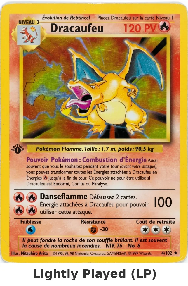 Carte Dracaufeu en état Lightly Played : bords blanchis, rayures visibles, brillance ternie