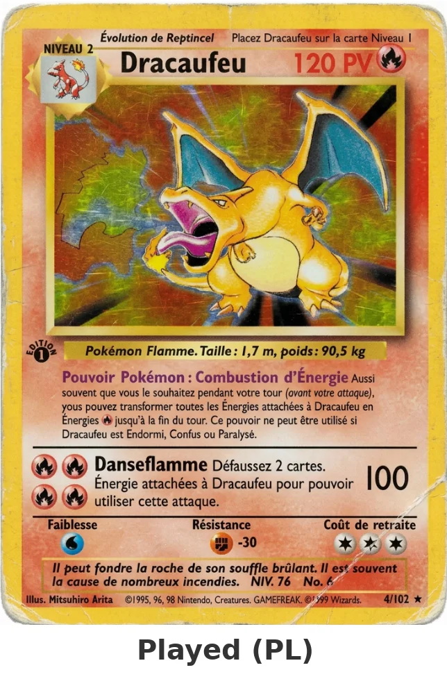 Carte Dracaufeu en état Played : pliure en coin, bords très blanchis, nombreuses rayures